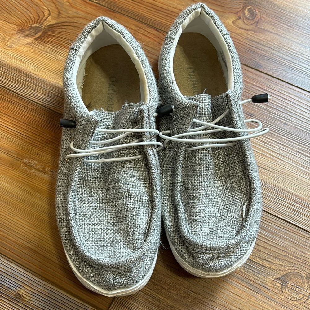 Outwoods Women’s Slip on Shoes // Size 8